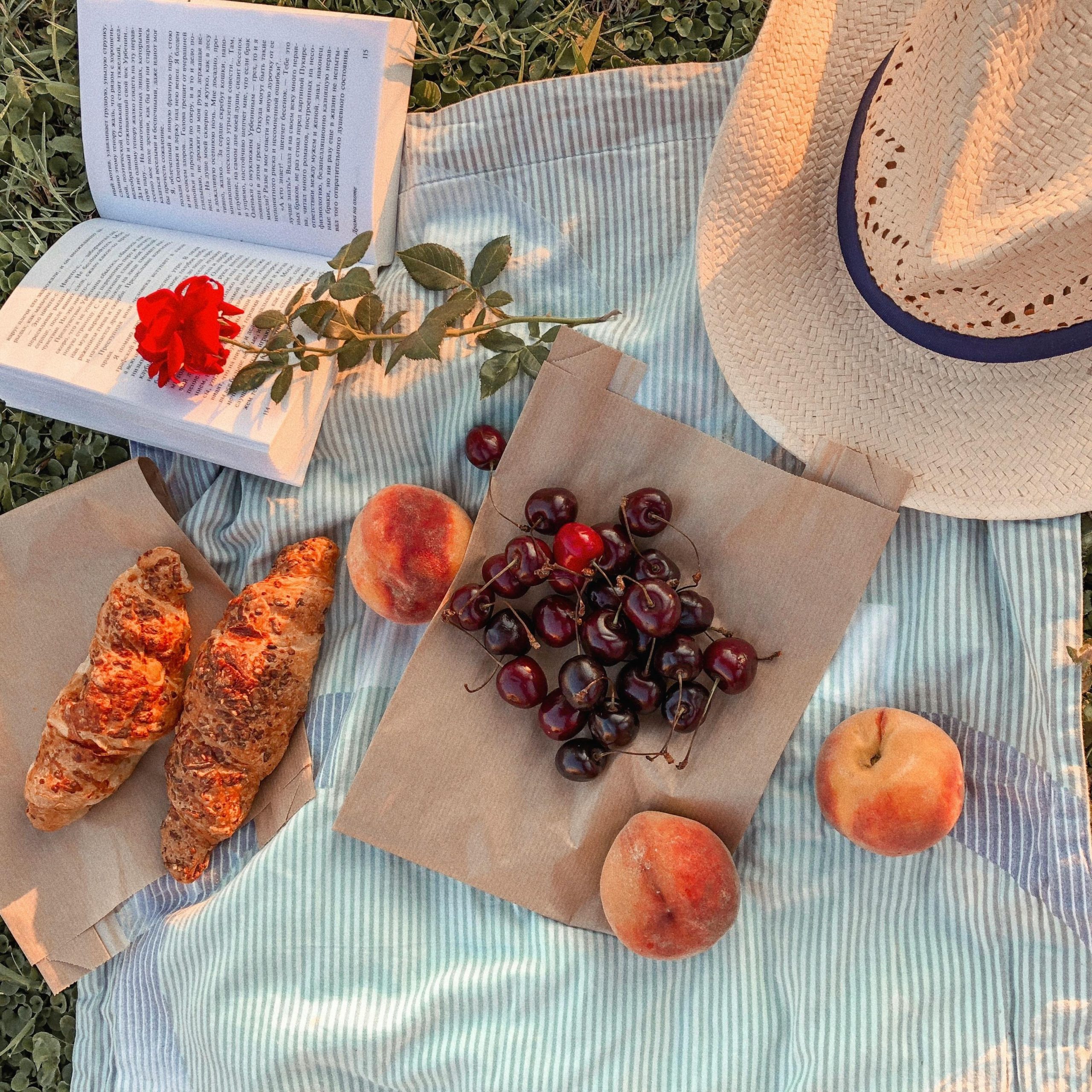 Life’s A Picnic – Pack These Summertime Essentials